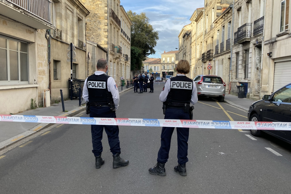 Bordeaux : Un Homme Armé d'un Couteau Abattu par la Police